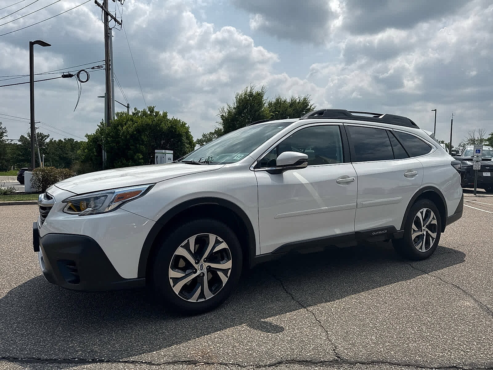 2022 Subaru Outback Limited photo 2