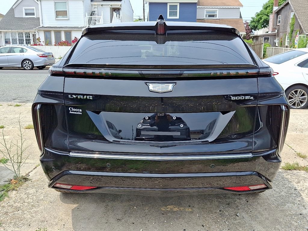 2025 Cadillac Lyriq Luxury photo 4