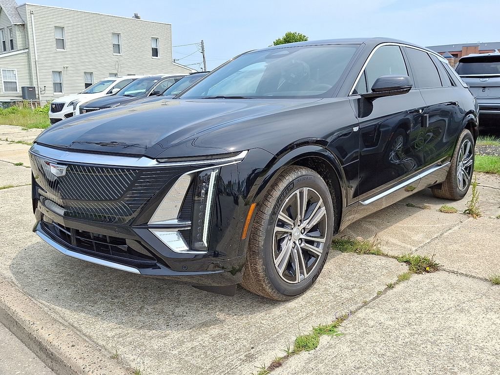 2025 Cadillac Lyriq Luxury photo 2