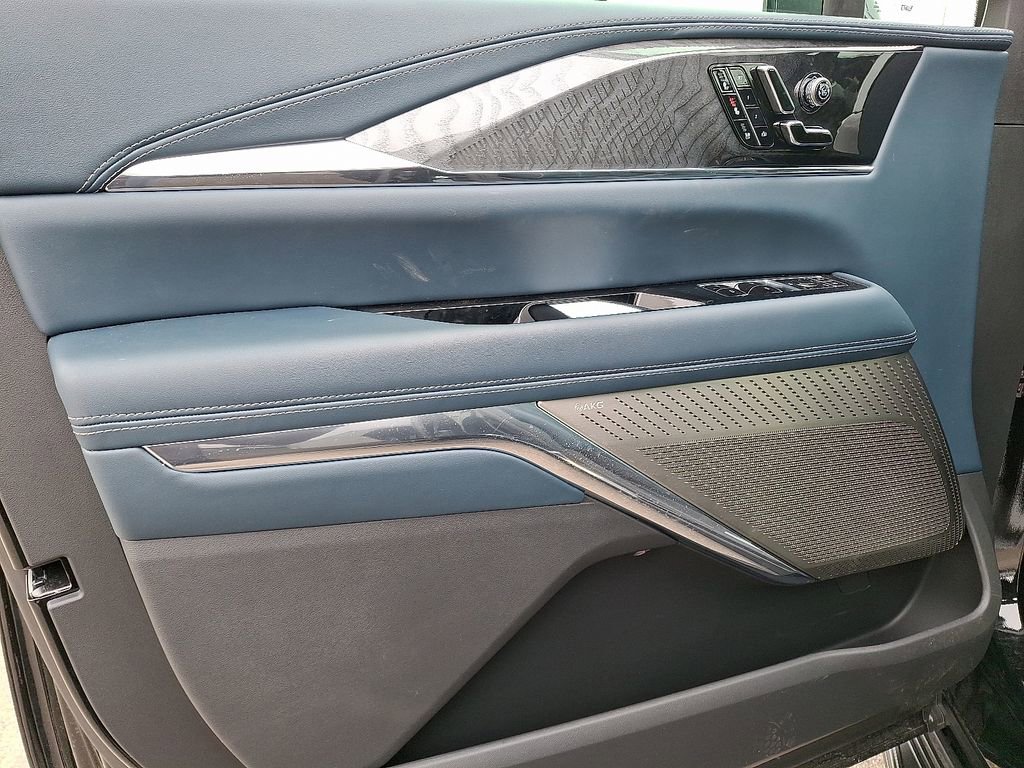 2025 Cadillac Escalade IQ Luxury 2 - Photo 8