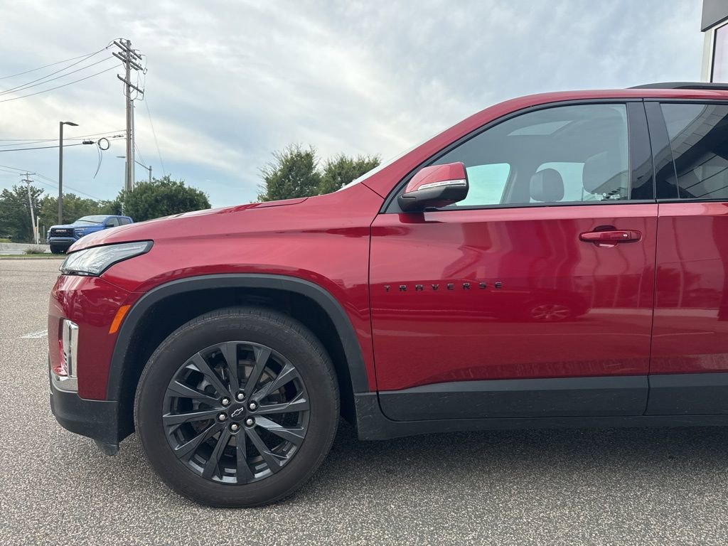 2023 Chevrolet Traverse RS photo 2