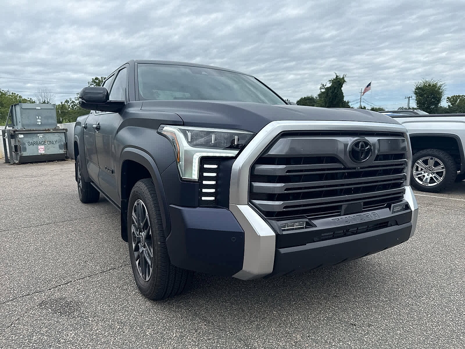 2024 Toyota Tundra Limited photo 2