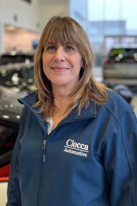 Staff member Dina Thomson from ID_a46092d387f6