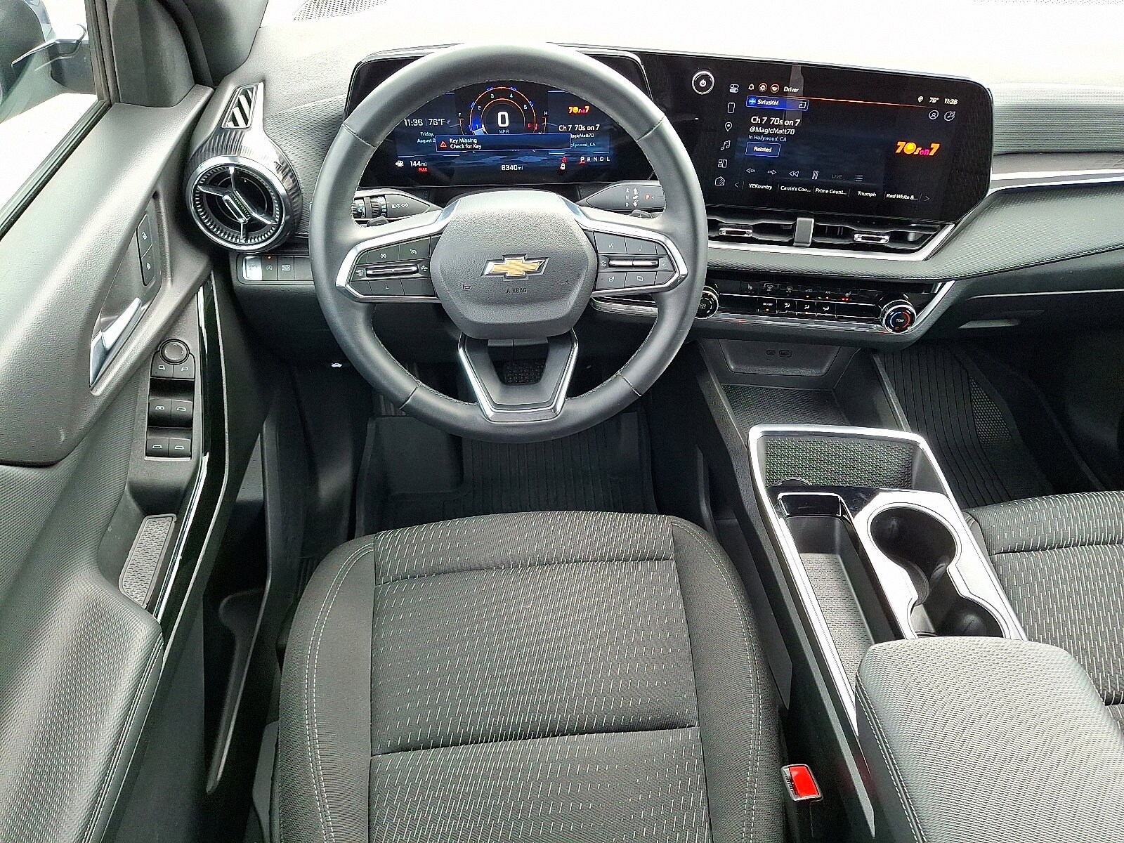 2025 Chevrolet Equinox LT photo 2
