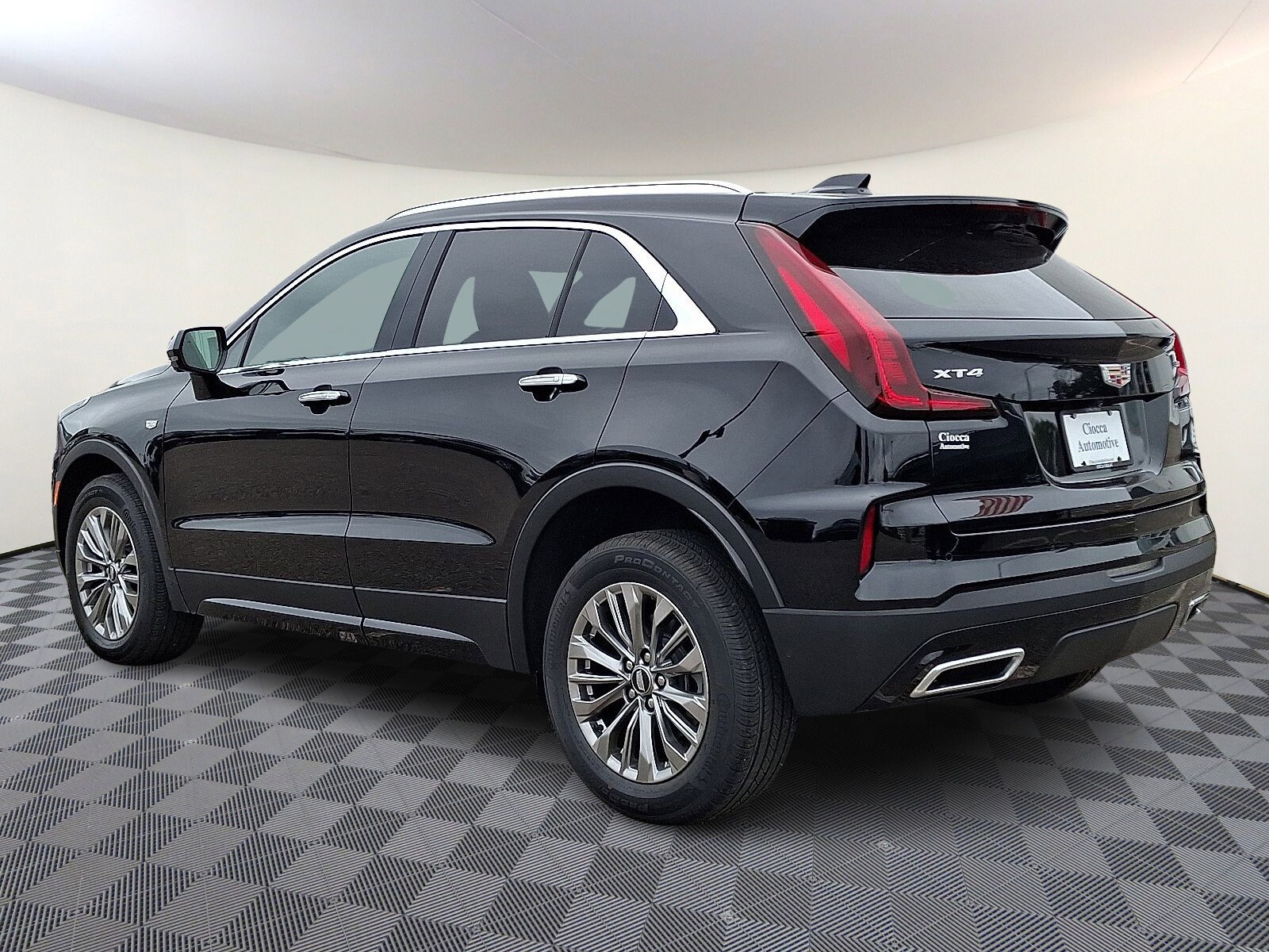2024 Cadillac XT4 Premium Luxury photo 4