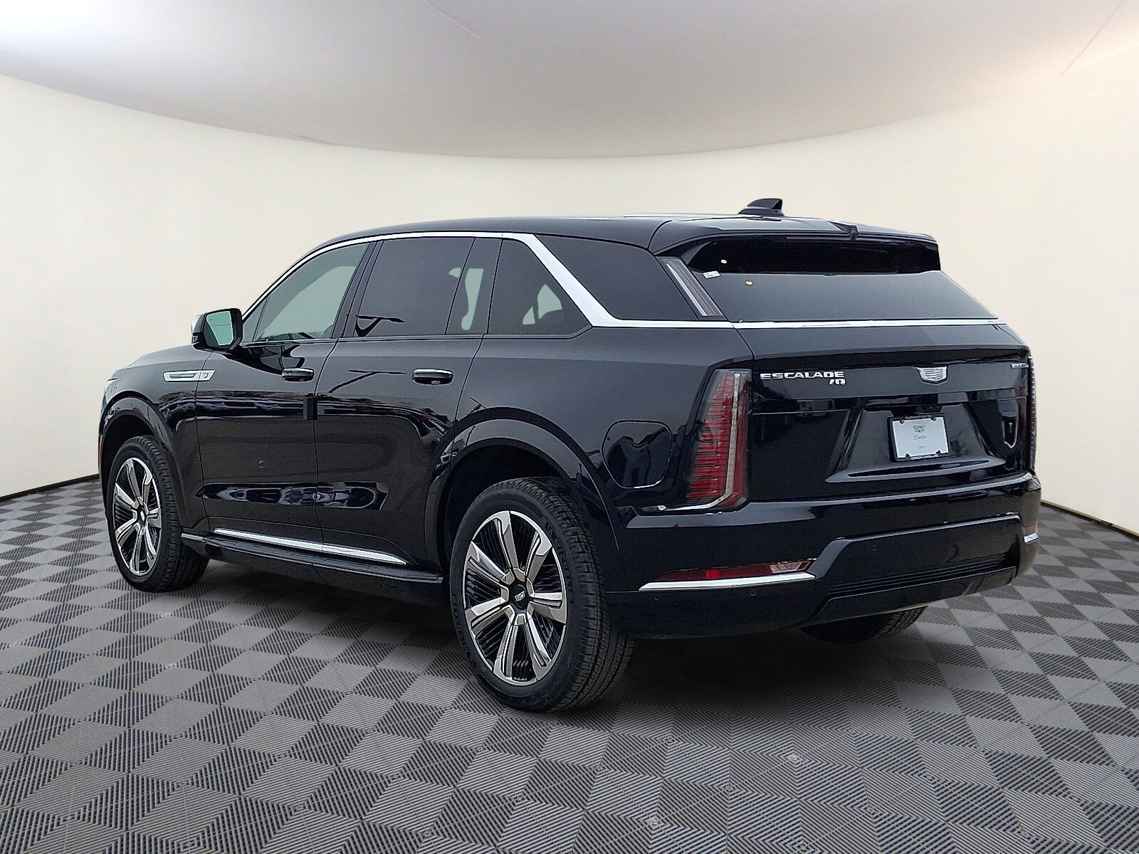 2025 Cadillac Escalade IQ Luxury photo 3