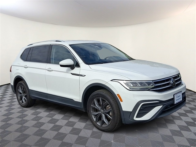 2022 Volkswagen Tiguan SE's photo
