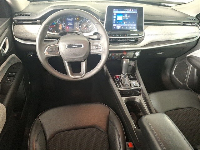 2022 Jeep Compass Latitude photo 2