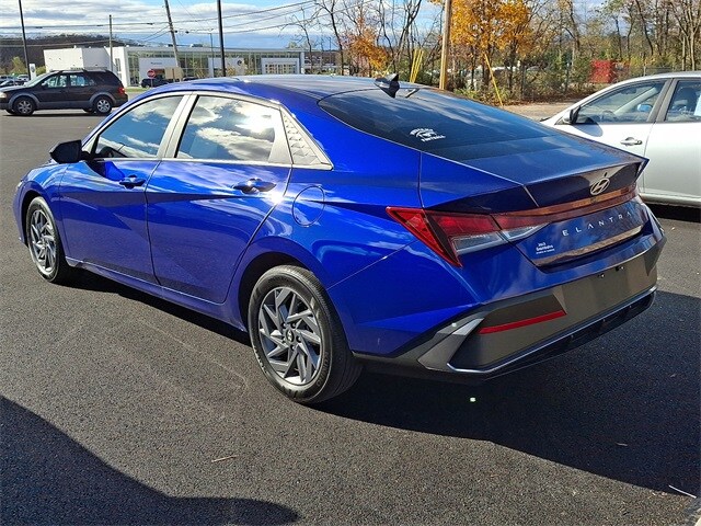 2024 Hyundai Elantra SEL photo 4