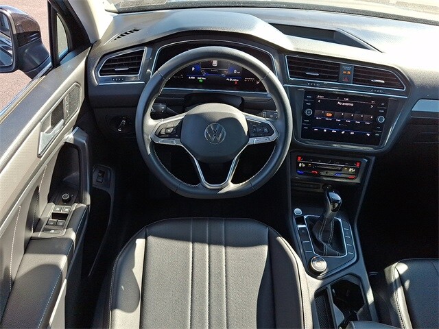 2022 Volkswagen Tiguan SE photo 2
