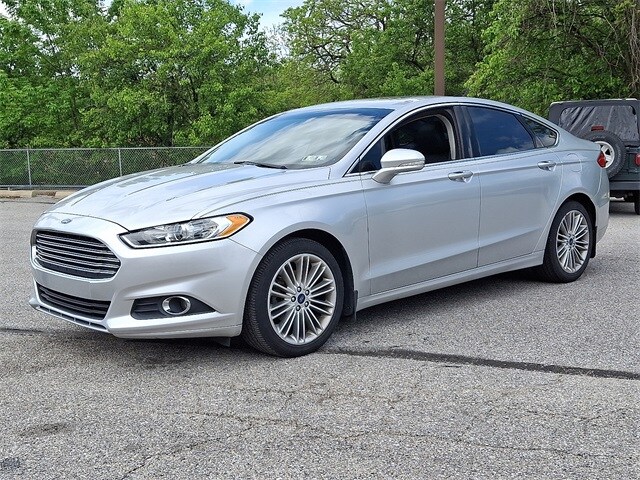 2016 Ford Fusion SE photo 3