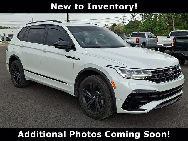 2024 Volkswagen Tiguan 2.0T SE R-Line Black 4Motion's photo