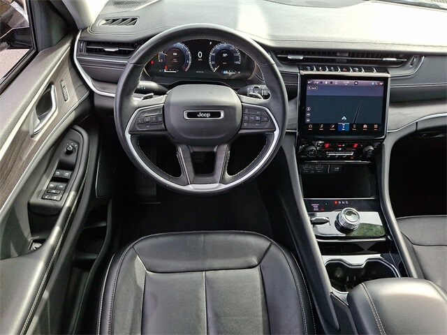 2022 Jeep Grand Cherokee Limited photo 2