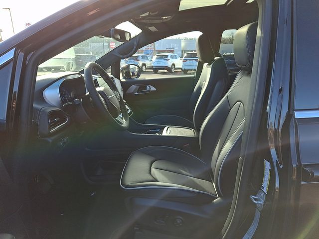 2026 Chrysler Pacifica Select - Photo 15