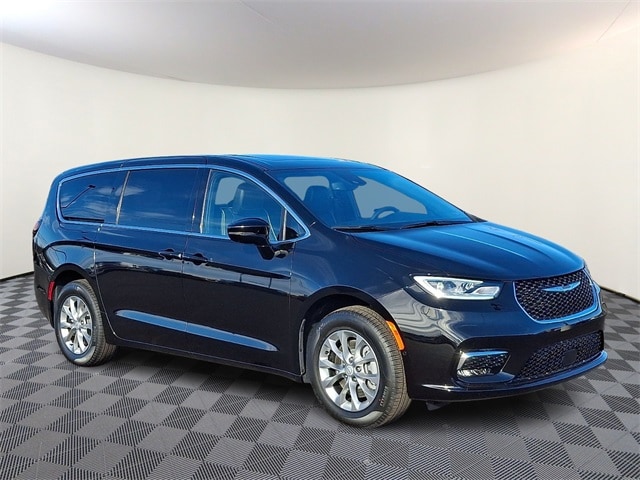 2026 Chrysler Pacifica Select's photo