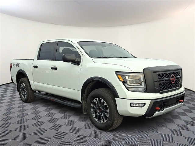 2024 Nissan Titan PRO-4X's photo
