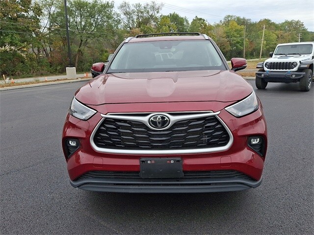 2023 Toyota Highlander XLE photo 2