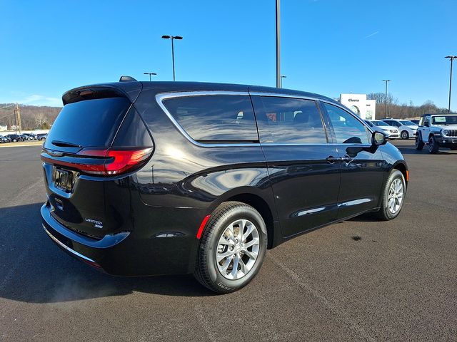 2026 Chrysler Pacifica Select - Photo 10