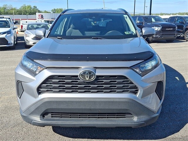 2019 Toyota RAV4 LE photo 2