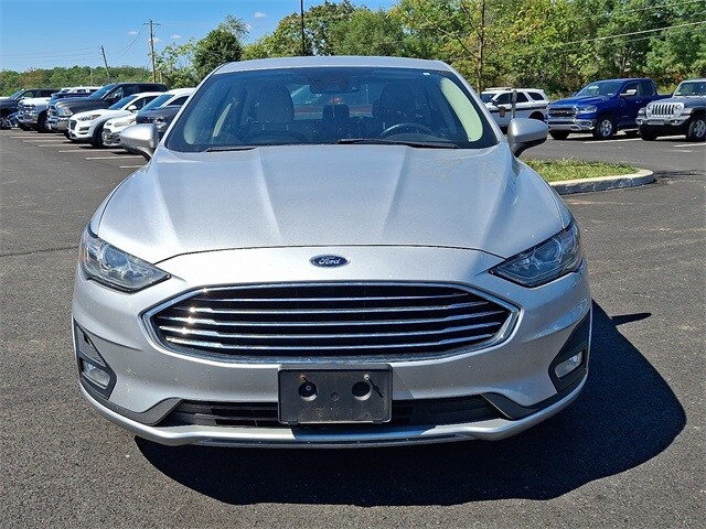 2019 Ford Fusion SE photo 2