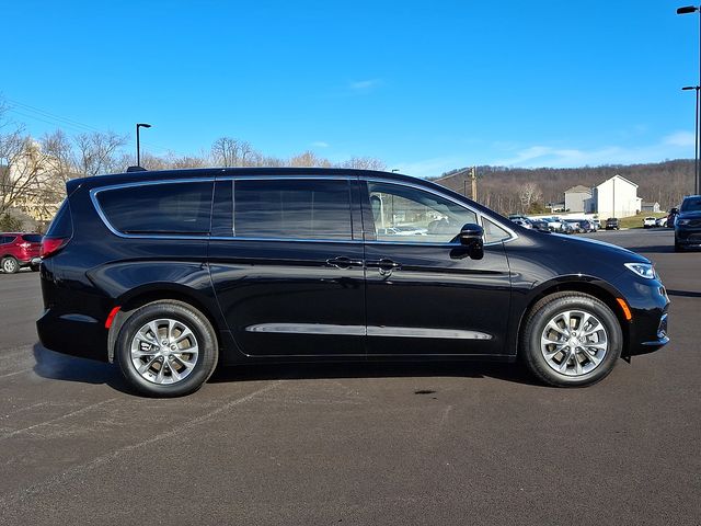 2026 Chrysler Pacifica Select - Photo 11