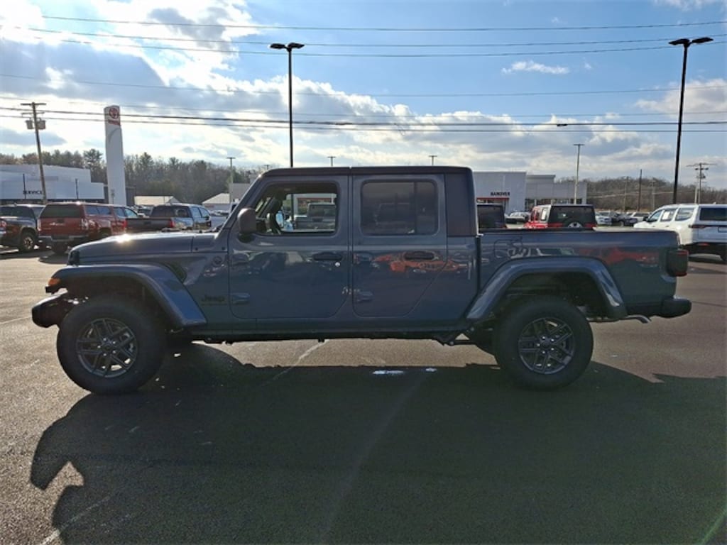 New 2026 Jeep Gladiator SPORT S 4X4 Pickup