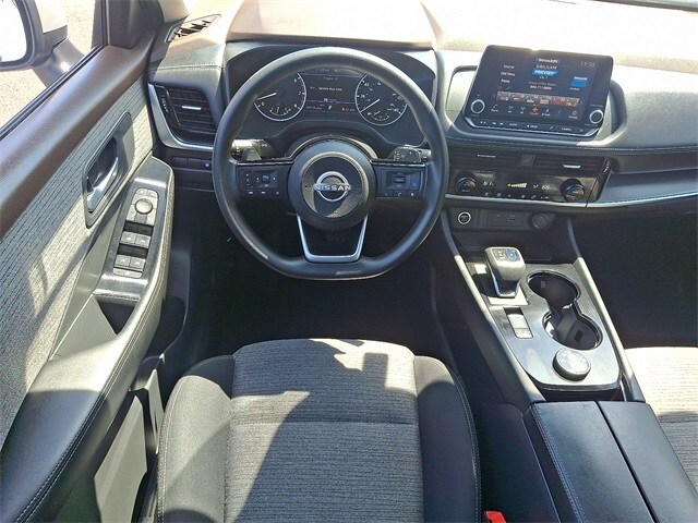 2022 Nissan Rogue SV photo 2