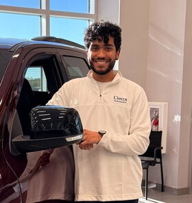 Staff member Jordan Moreno from ID_6eea1d4ad781