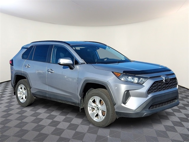 2019 Toyota RAV4 LE's photo