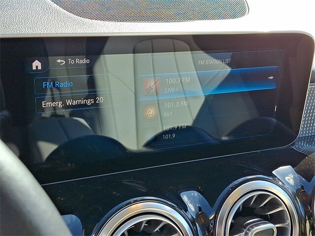 2021 Mercedes Benz GLB 250 4MATIC photo 3