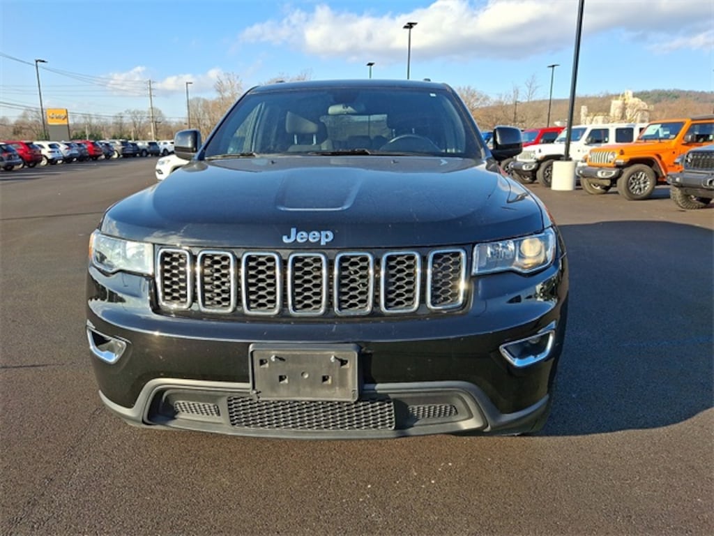 Used 2021 Jeep Grand Cherokee Laredo SUV