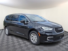 2025 Chrysler Pacifica SELECT Passenger Van