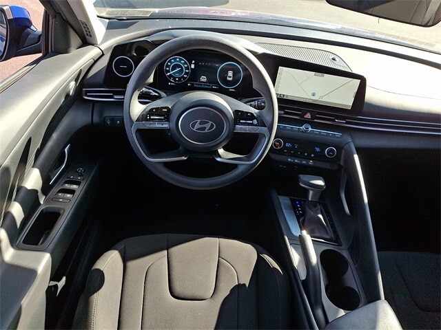 2024 Hyundai Elantra SEL photo 2