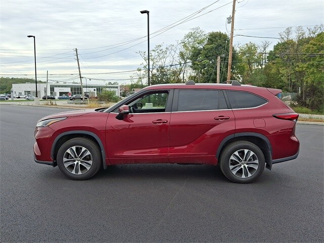 2023 Toyota Highlander XLE photo 4
