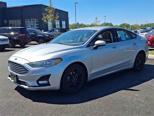 2019 Ford Fusion SE photo 3