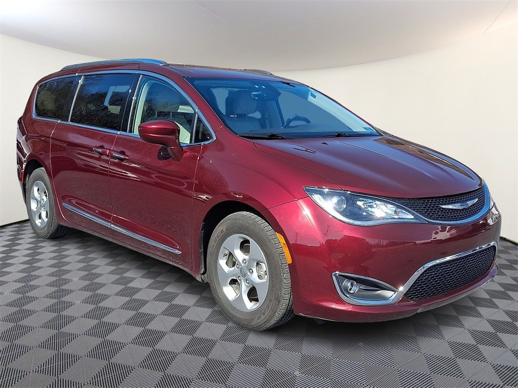 2017 Chrysler Pacifica Touring-L Plus