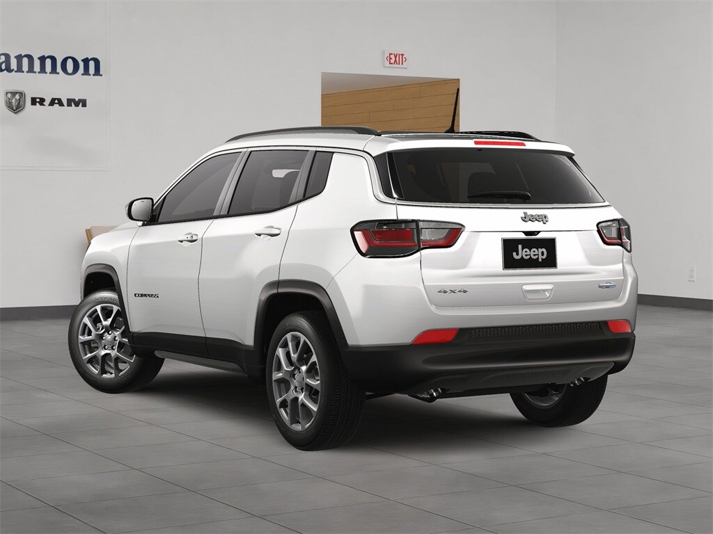 2024 Jeep Compass Latitude Lux photo 4