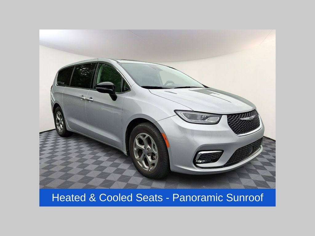Used 2024 Chrysler Pacifica Limited Minivan/Van