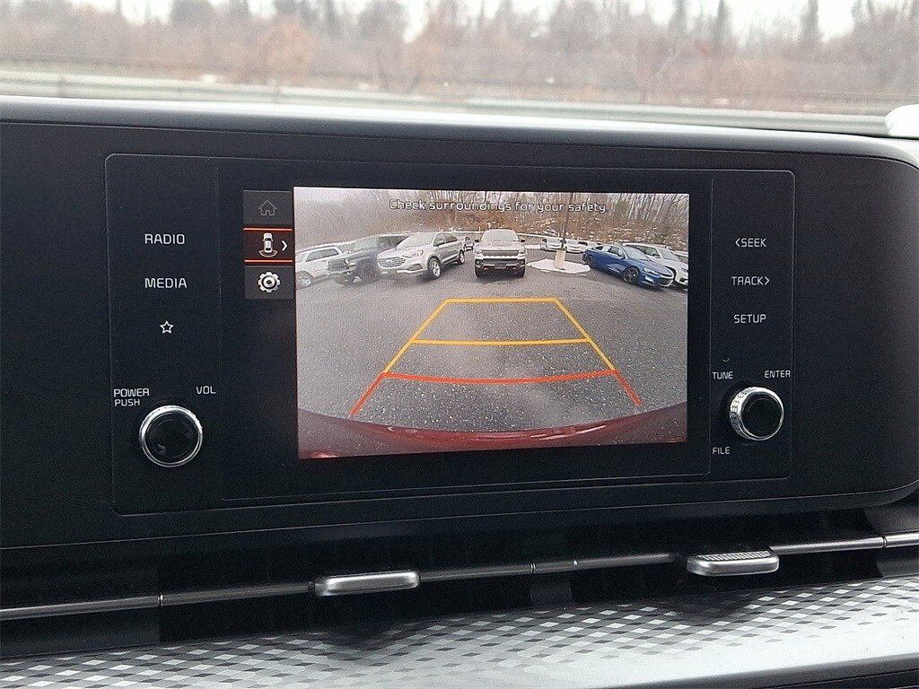 Used 2024 Kia Carnival LX Minivan/Van