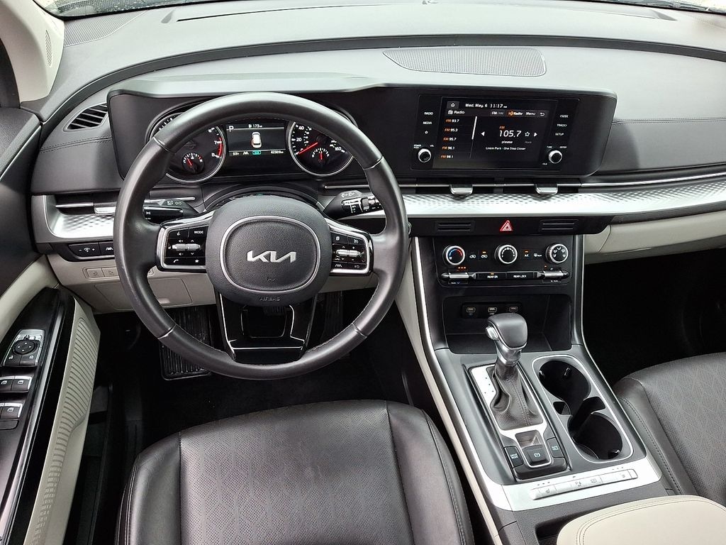 Used 2024 Kia Carnival LX Minivan/Van