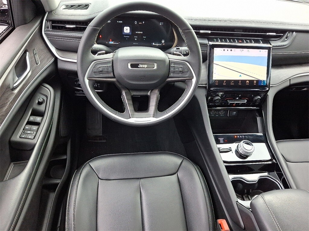 2023 Jeep Grand Cherokee Limited photo 2