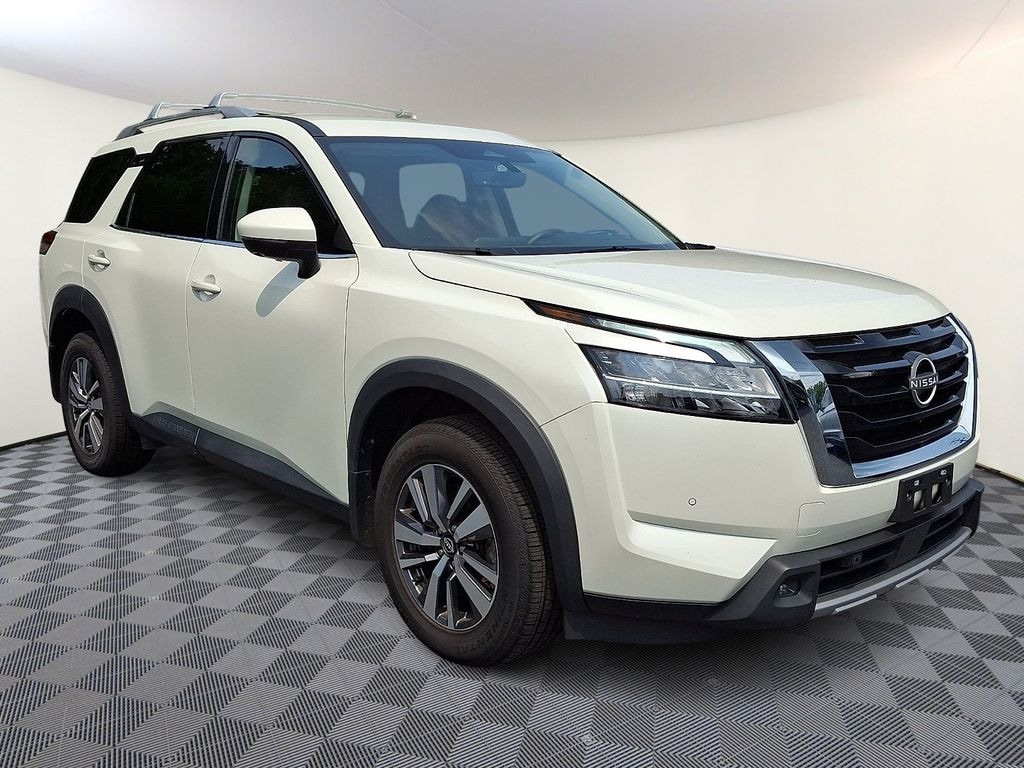 Used 2024 Nissan Pathfinder SL SUV