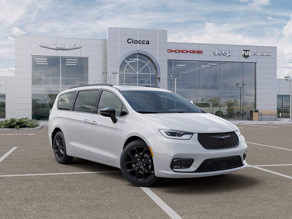 2026 Chrysler Pacifica Limited's photo