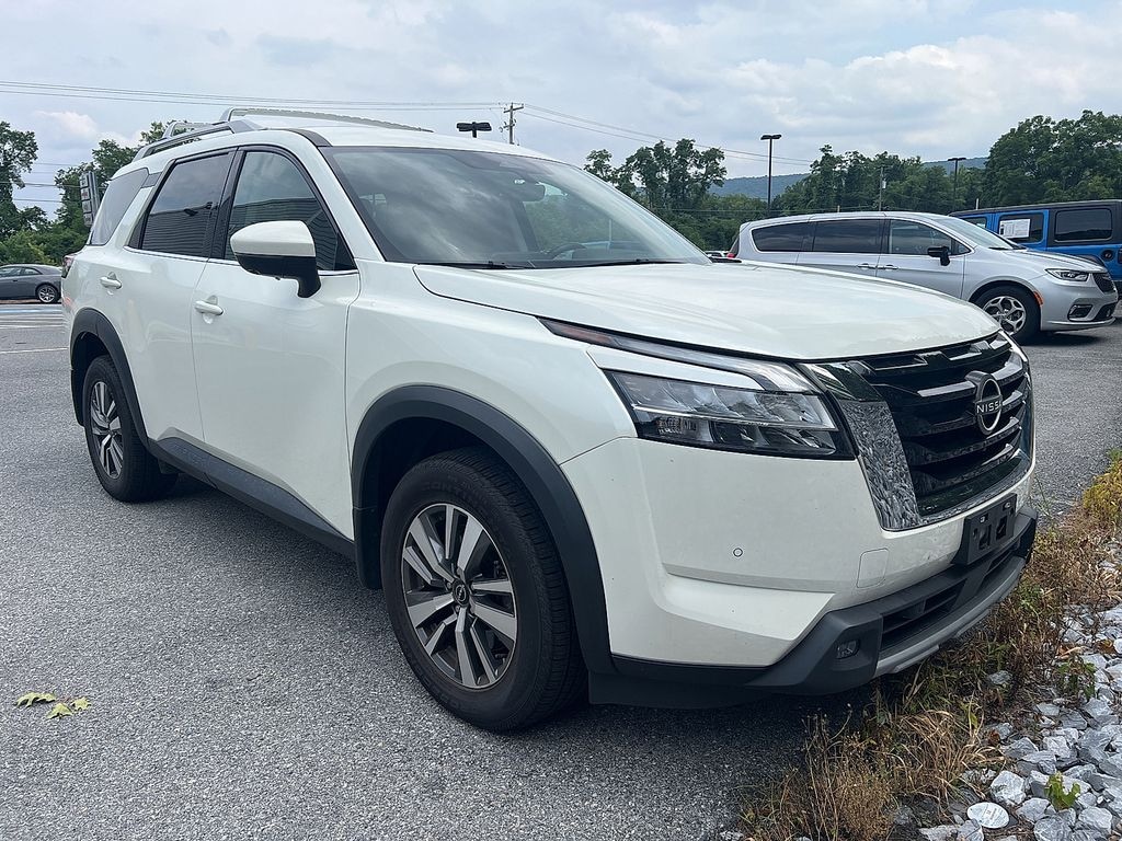 Used 2024 Nissan Pathfinder SL SUV