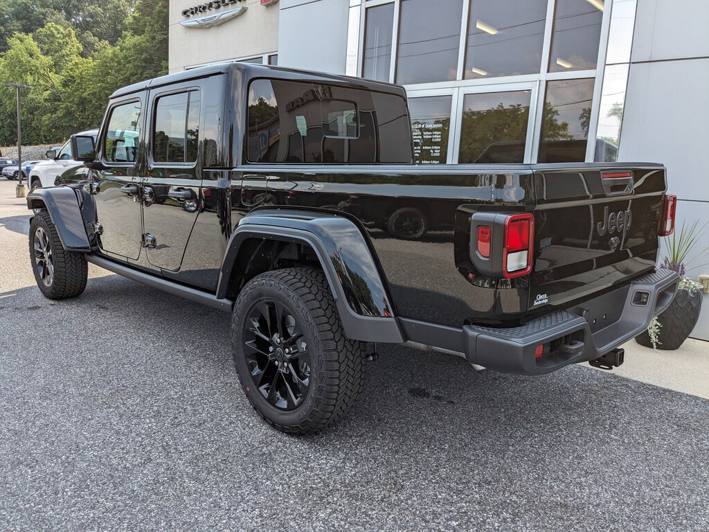 New 2024 Jeep Gladiator NIGHTHAWK 4X4 For Sale Duncannon PA