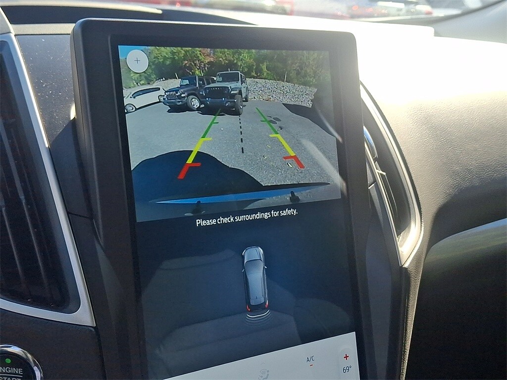 2022 Ford Edge SE photo 4