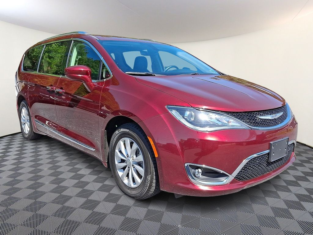 2018 Chrysler Pacifica Touring L's photo