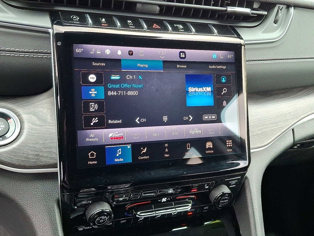 2023 Jeep Grand Cherokee Limited photo 2