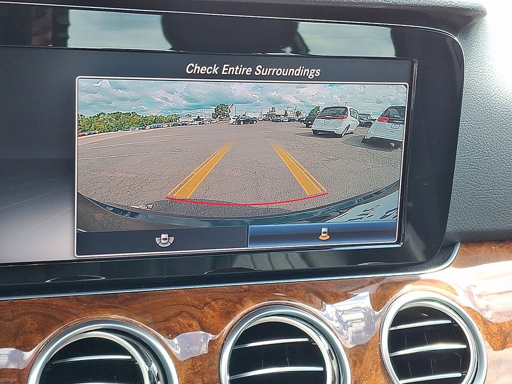 2019 Mercedes Benz E 300 Sedan 4MATIC photo 4