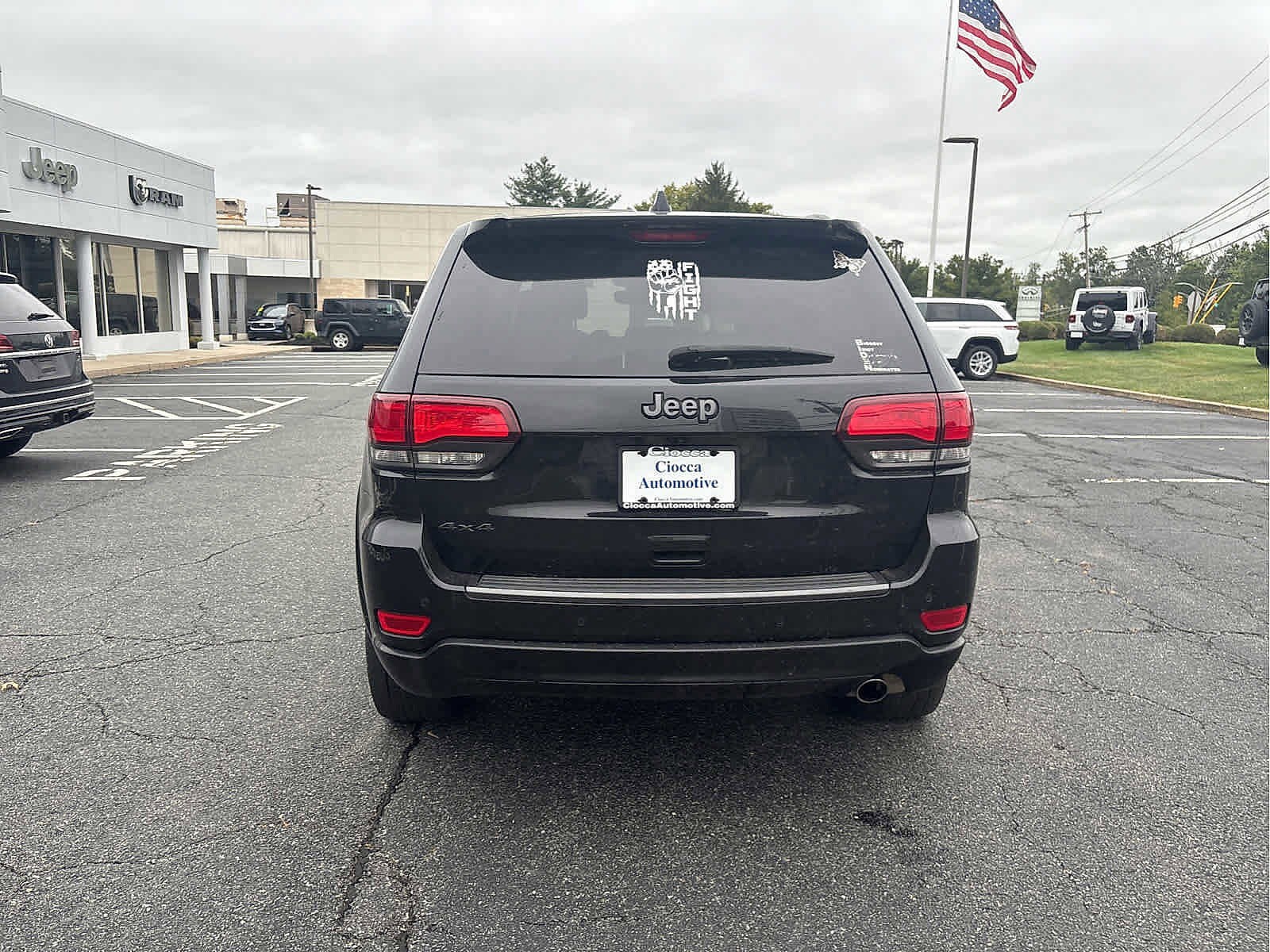 2021 Jeep Grand Cherokee Anniversary Edition photo 2